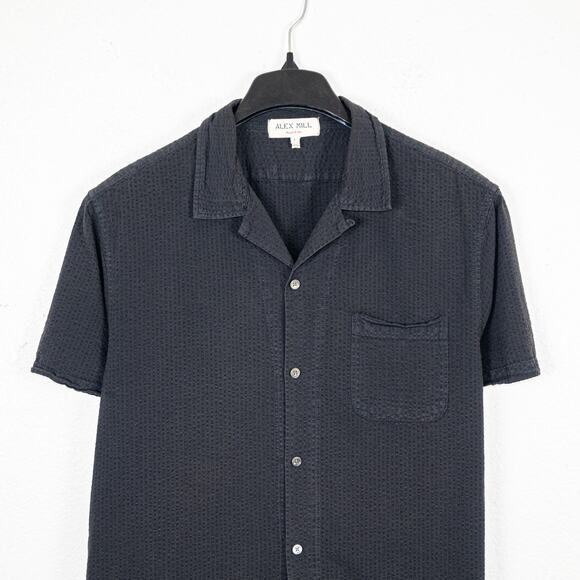 Alex Mill Men's Seersucker Camp Shirt in Washed Black Cotton size Large - Picture 2 of 6